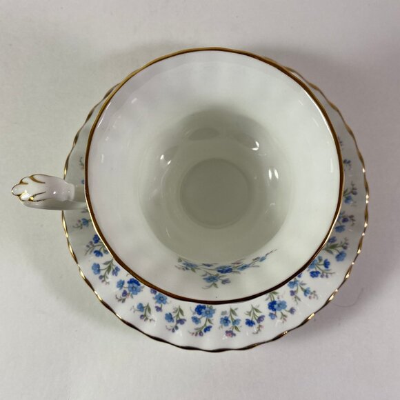 Inspiring Royal Albert "Memory Lane" teacup and saucer set - Picture 8 of 10